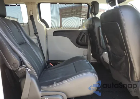 2011 Chrysler Town & Country Touring L z USA, uszkodzony, nr VIN 2A4RR8DG3BR746710